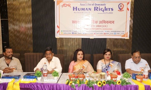 नारी शक्ति समाज का नेतृत्व कर आगे बढ़ाने का कार्य करती है – श्वेता चौधरी